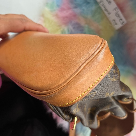 Louis Vuitton Montsouris PM - Picture 5 of 16